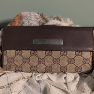 Gucci Signature Brown and Cream Clutch Vintage Italy Wallet